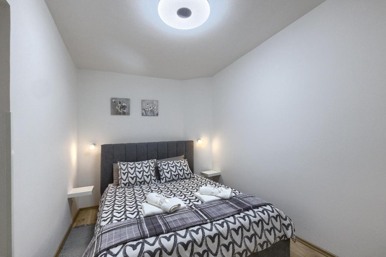 Studio Apartman Luka Pomer Exterior foto